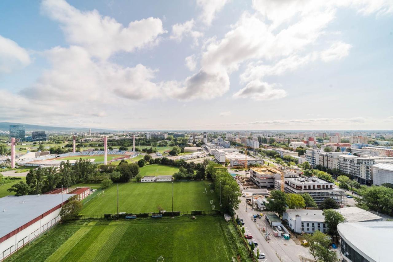 Comfy Condo On The 20Th Floor & Free Parking Bratislava Exteriér fotografie